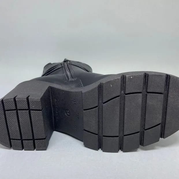 Bota feminina de inverno preta 4