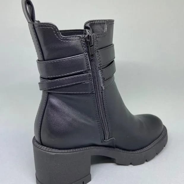 Bota feminina de inverno preta 5