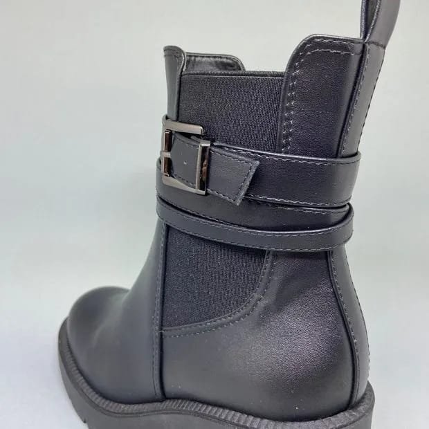 Bota feminina de inverno preta 6